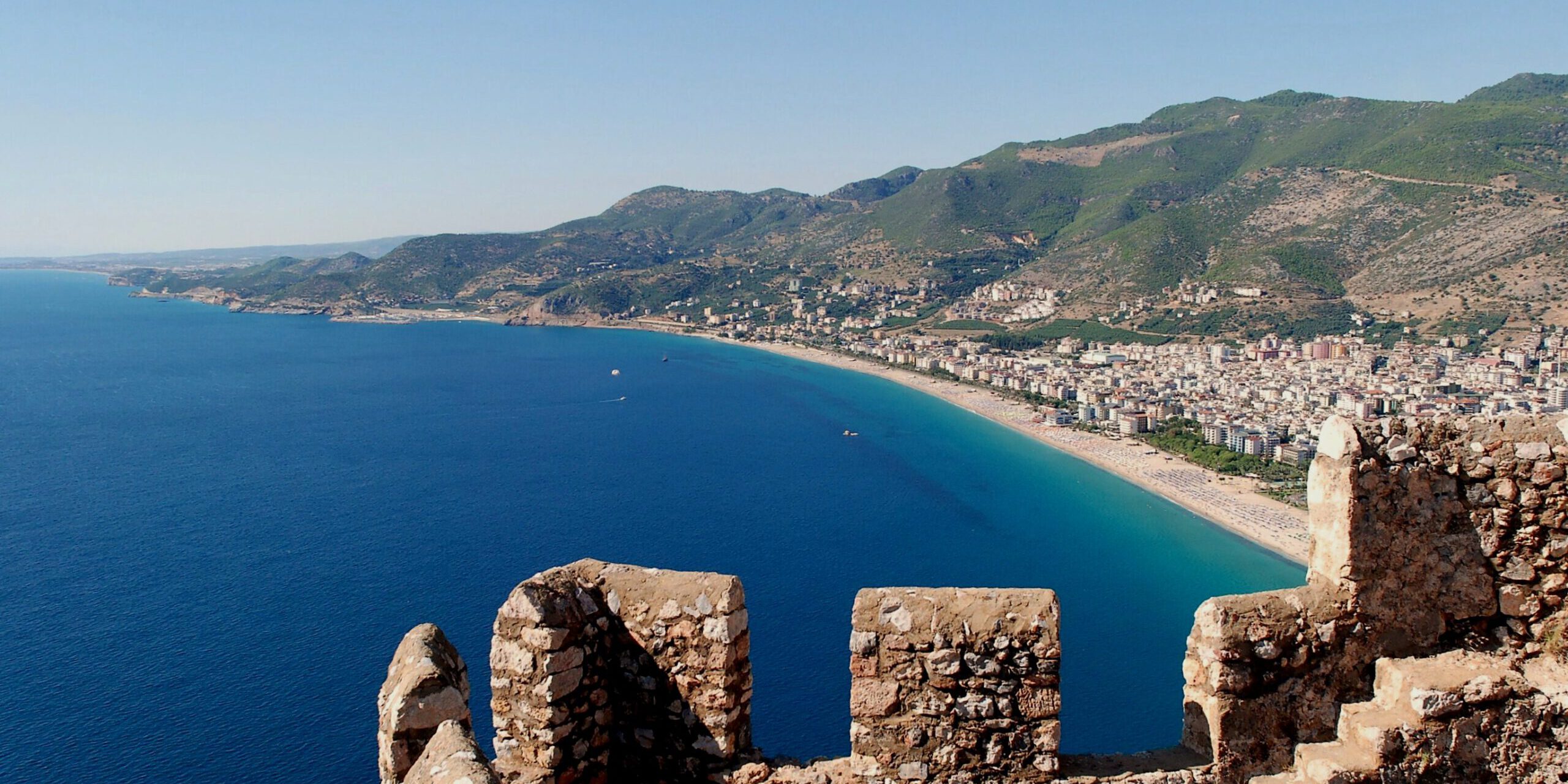 Blick von der Burganlage auf Cleopatra Strand