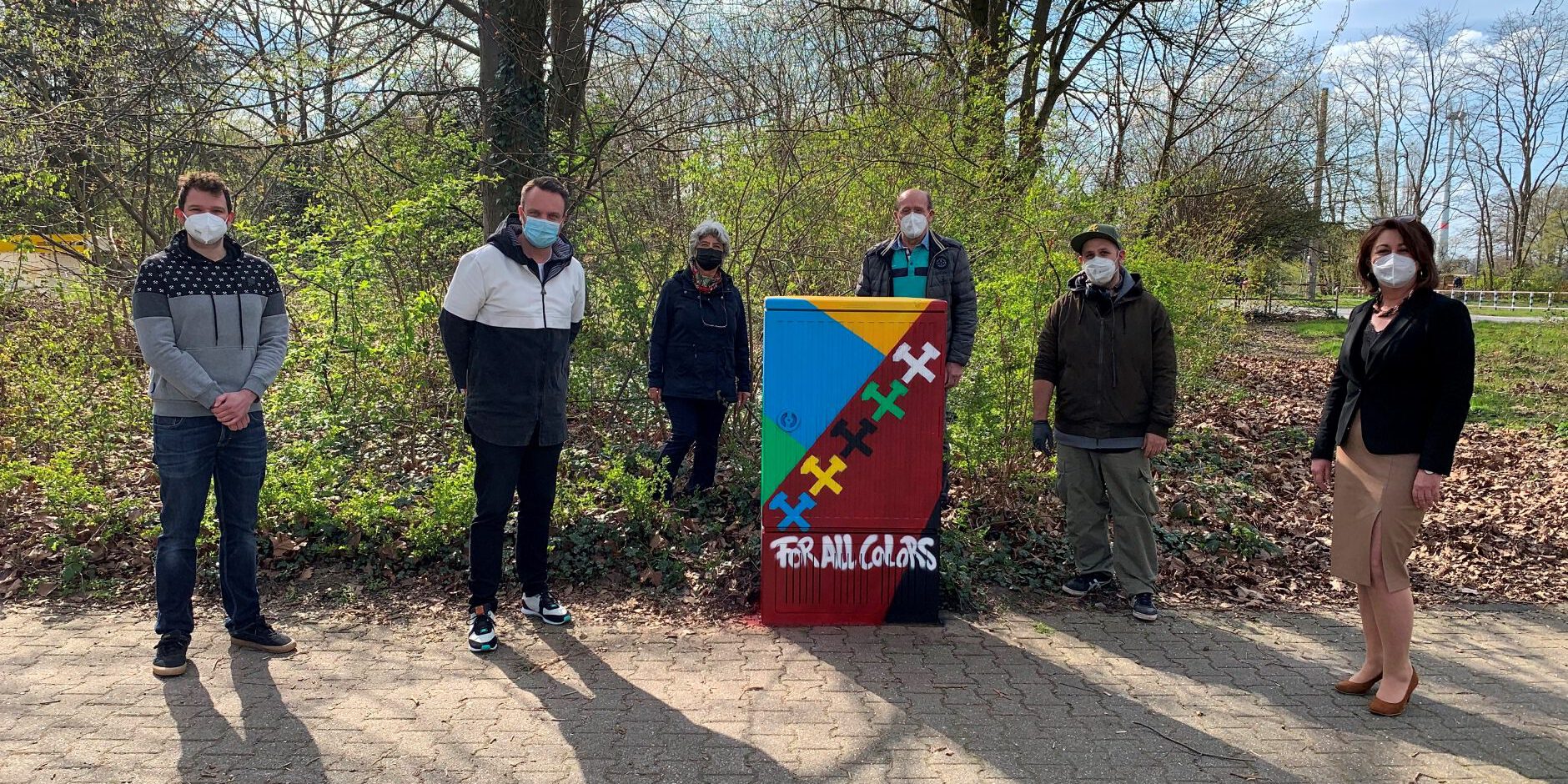 Stromkästen – Für Vielfalt gegen Rassismus – Von rechts nach links: Hülya Haack-Yol (Pflegezentrum Haack-Yol), Maurizio Bet, Werner Hülsermann (Siedlergemeinschaft Rentfort), Müzeyyen Dreessen (Freundeskreis), Matthias Bohm (Grubenhelden), Marc Klüser
