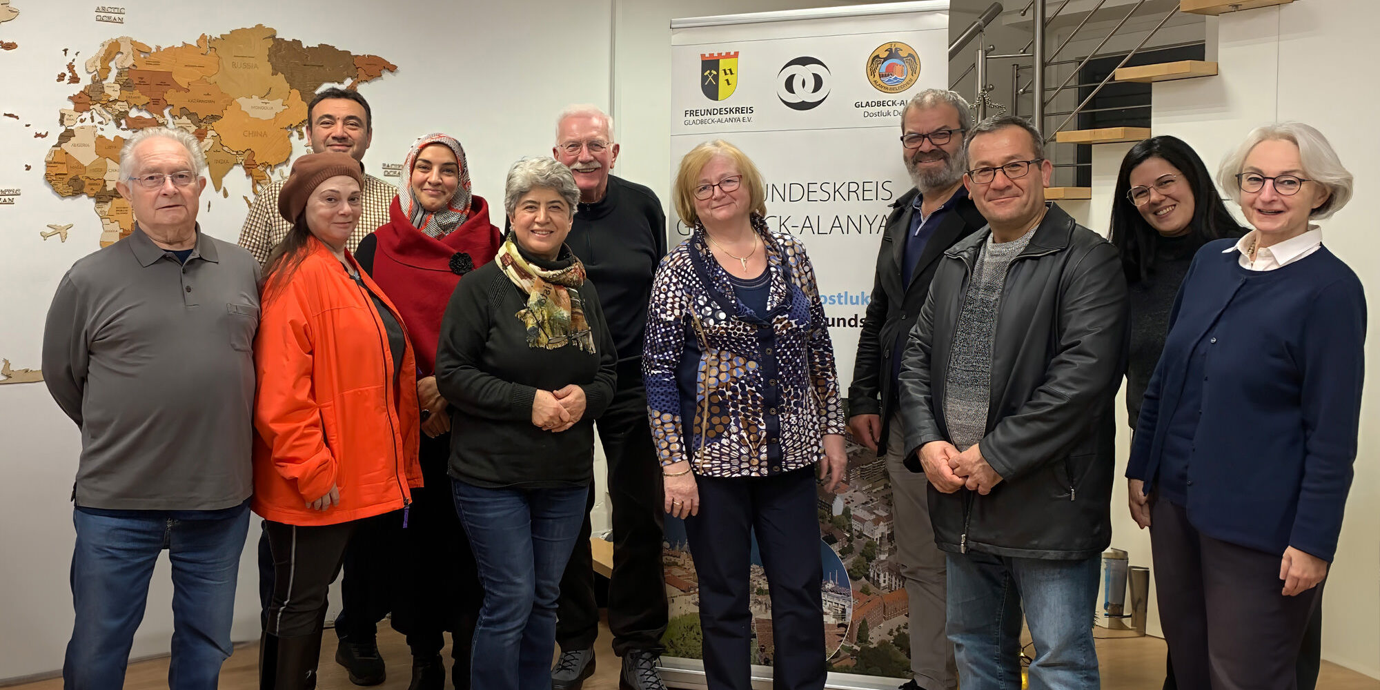 2023-12-01-Freundeskreis-ohne-Tisch Gruppenbild Vorstand Freundeskreis Gladbeck Alanya